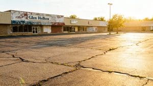 Glen Hollow Shopping Center in Peoria, Illinois.